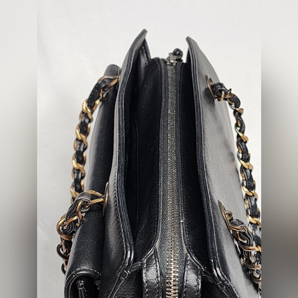 Authentic Chanel hand bag - Picture 9 of 16